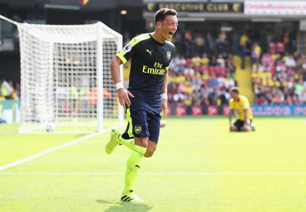Mesut Oezil muốn 'cướp' chiếc áo số 10 của Jack Wilshere