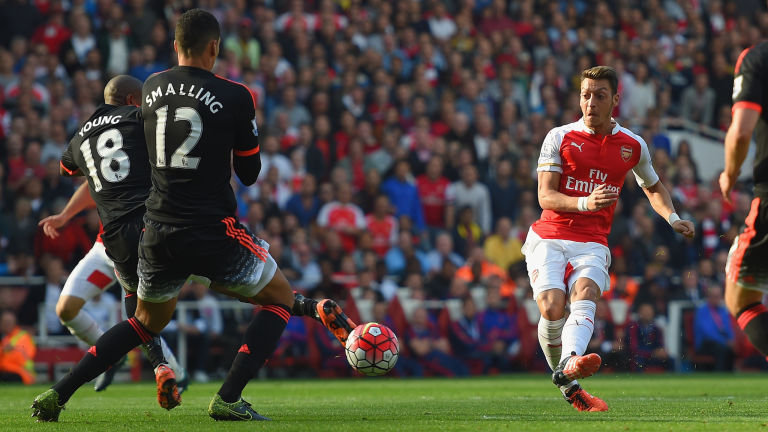 mesut-ozil-arsenal-manchester-united-goal_3359488