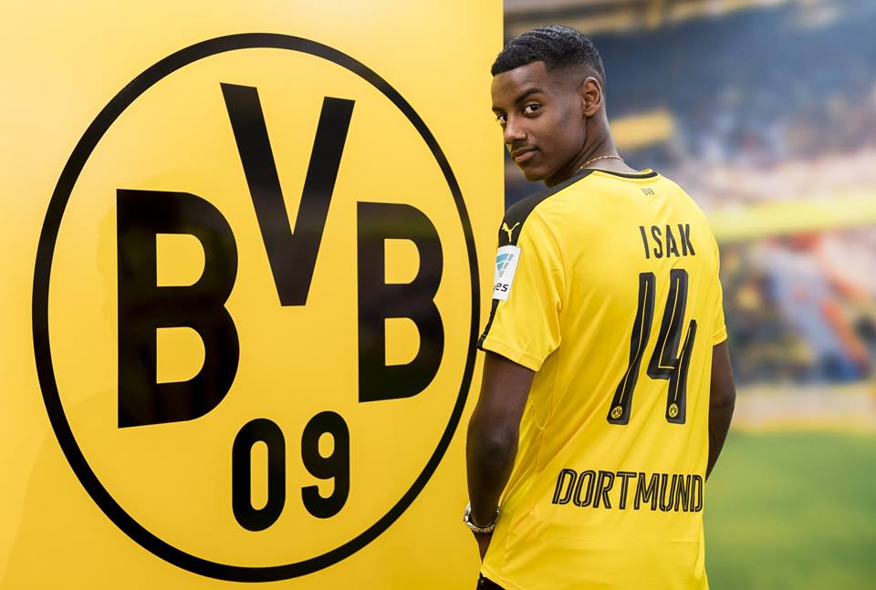 'Ibra mới' Alexander Isak rạng ngời trong áo đấu Dortmund - Bóng Đá