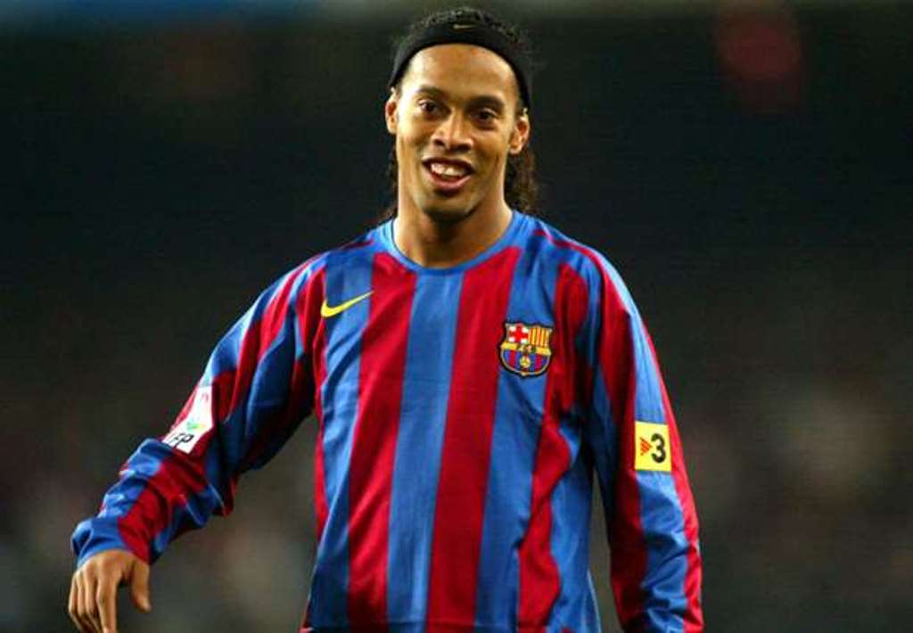 CHÍNH THỨC: Ronaldinho trở lại Barcelona - Bóng Đá