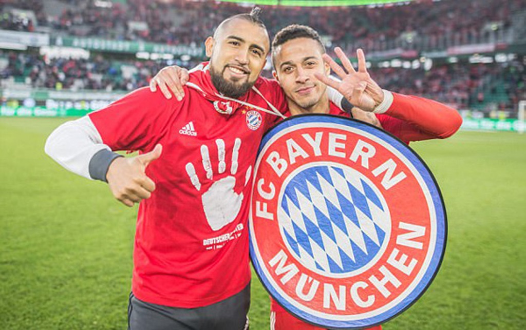 Dàn sao Bayern cực nhắng trong ngày nhận Đĩa bạc - Bóng Đá