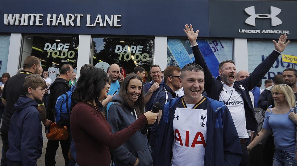 Tottenham vỡ òa trong ngày chia tay sân White Hart Lane - Bóng Đá