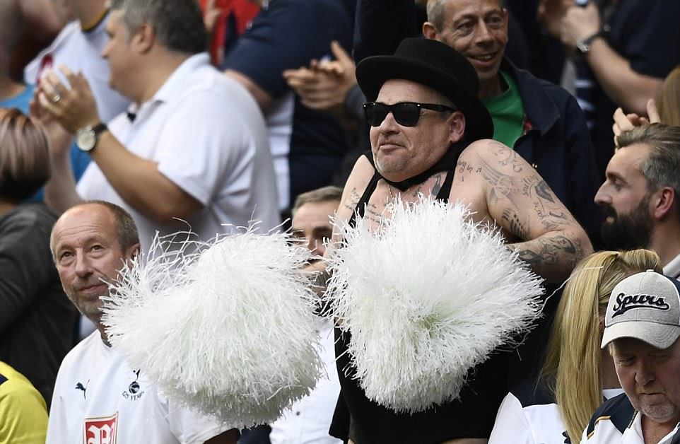 Tottenham vỡ òa trong ngày chia tay sân White Hart Lane - Bóng Đá
