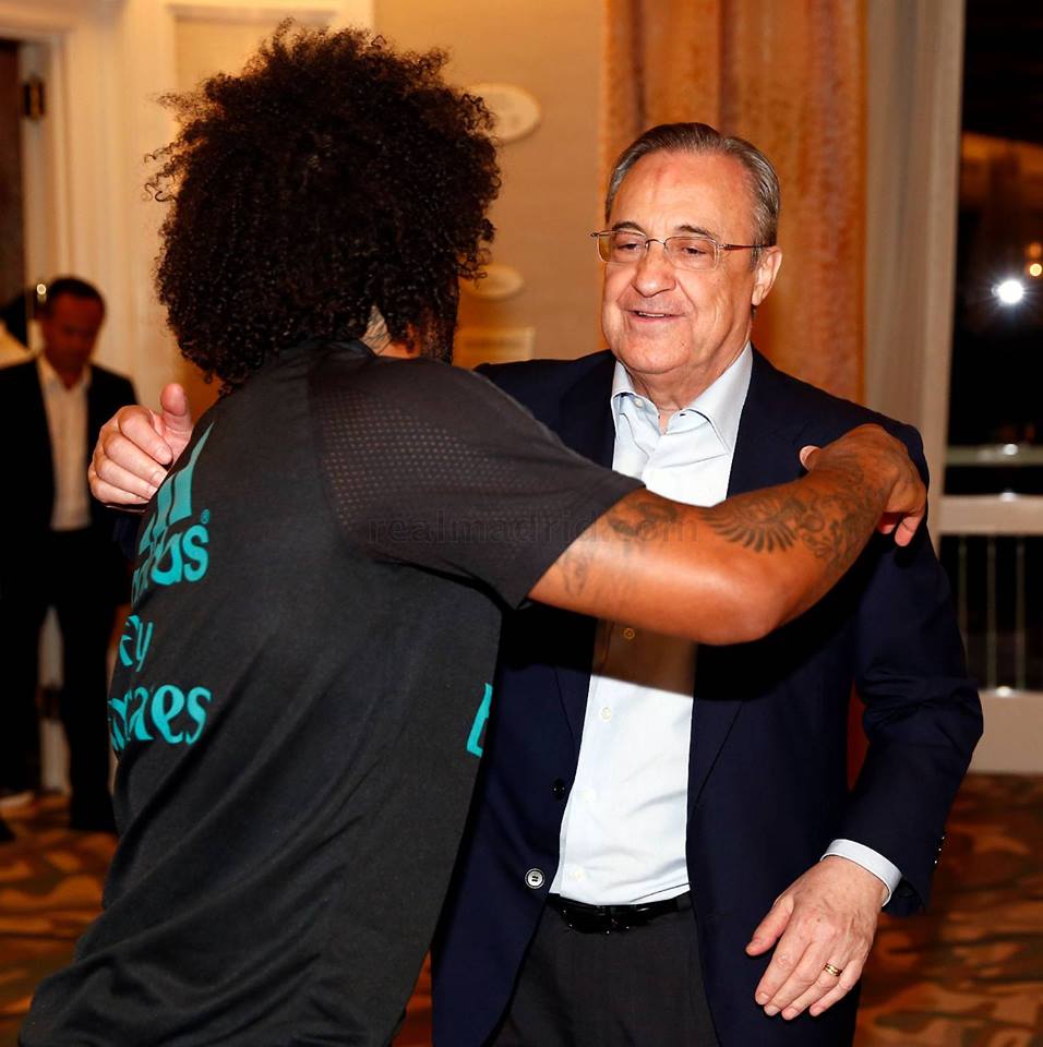 Chủ tịch Perez tay bắt mặt mừng với dàn sao Real  - Bóng Đá