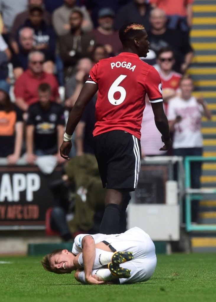 Fan Quỷ đỏ mỉa mai Lukaku chạm bóng quá tệ khiến Pogba suýt bị đuổi - Bóng Đá