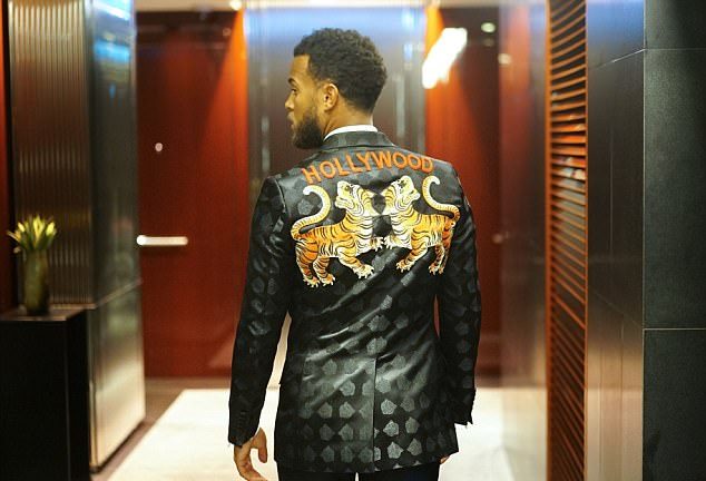 Antonio Conte bảnh bao trong lễ trao giải tại London - Bóng Đá