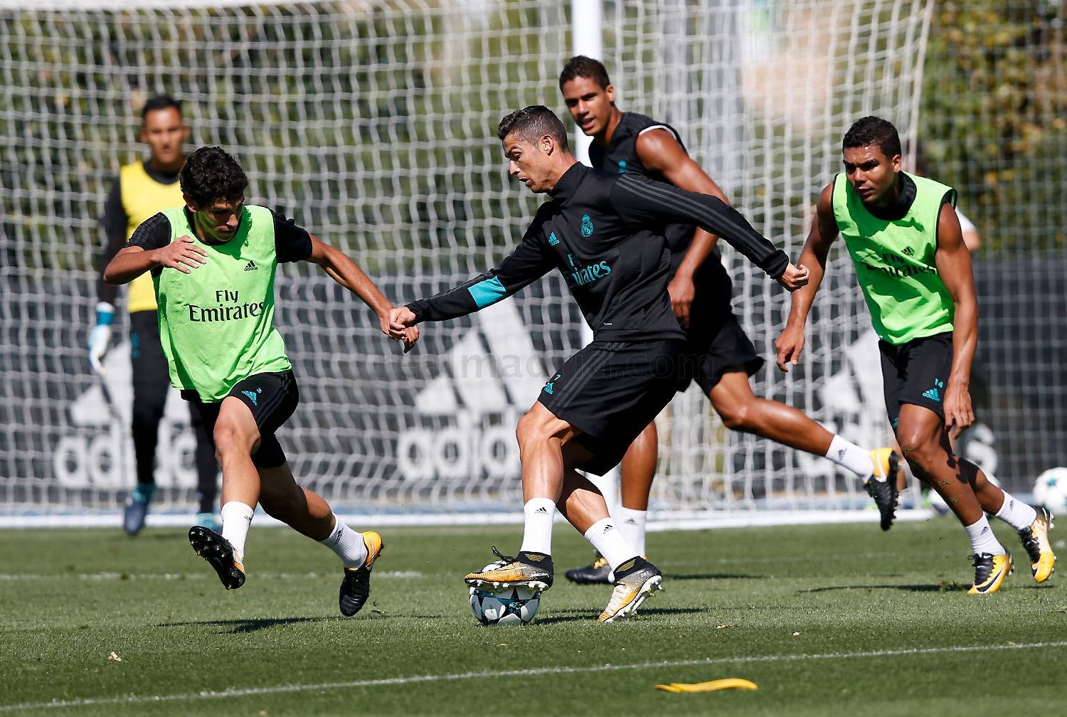 Real Madrid tập luyện điên cuồng trước trận đấu với APOEL Nicosia  - Bóng Đá