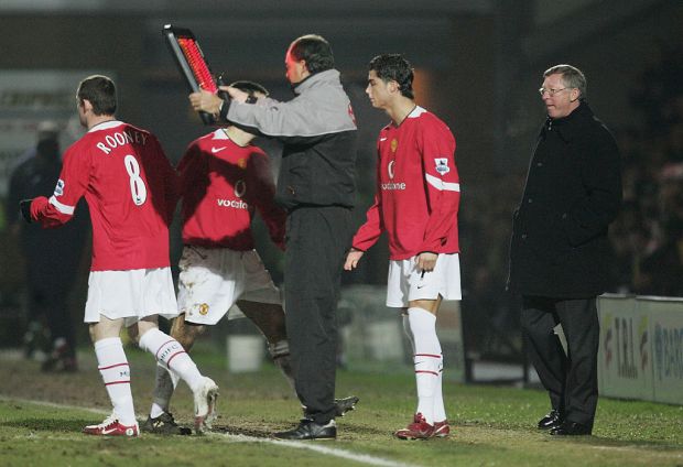 Bạn có nhớ? Đội hình Man Utd có Rooney, Ronaldo bị Burton cầm hòa năm 2006 - Bóng Đá