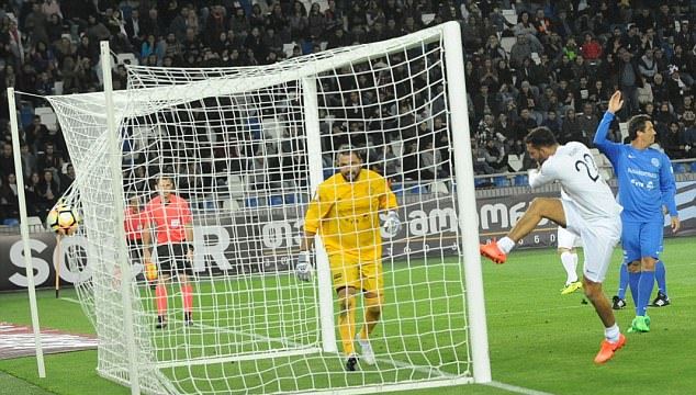 Rivaldo, Totti sát cánh đánh bại đội bóng của Crespo, Shevchenko - Bóng Đá