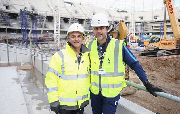 HLV Pochettino và chủ tịch Levy hớn hở đi thăm SVĐ White Hart Lane mới - Bóng Đá