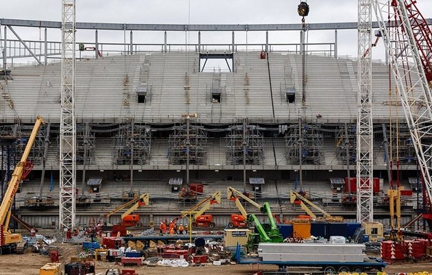 HLV Pochettino và chủ tịch Levy hớn hở đi thăm SVĐ White Hart Lane mới - Bóng Đá