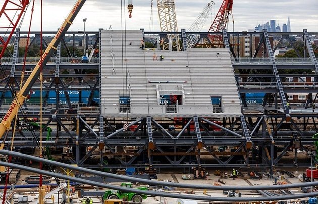 HLV Pochettino và chủ tịch Levy hớn hở đi thăm SVĐ White Hart Lane mới - Bóng Đá