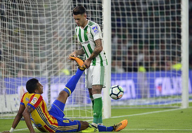 Real Betis 3-6 Valencia: Bầy dơi áp sát ngôi đầu - Bóng Đá