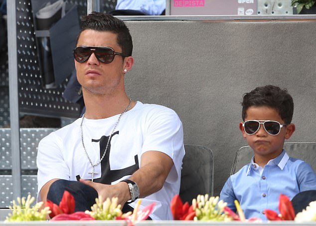 Ronaldo và con trai hân hoan chào đón 'công chúa 'Alana Martina vừa chào đời - Bóng Đá