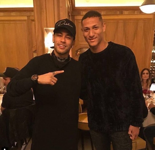 Hậu đại chiến, Neymar hẹn hò với ca sĩ Demi Lovato - Bóng Đá