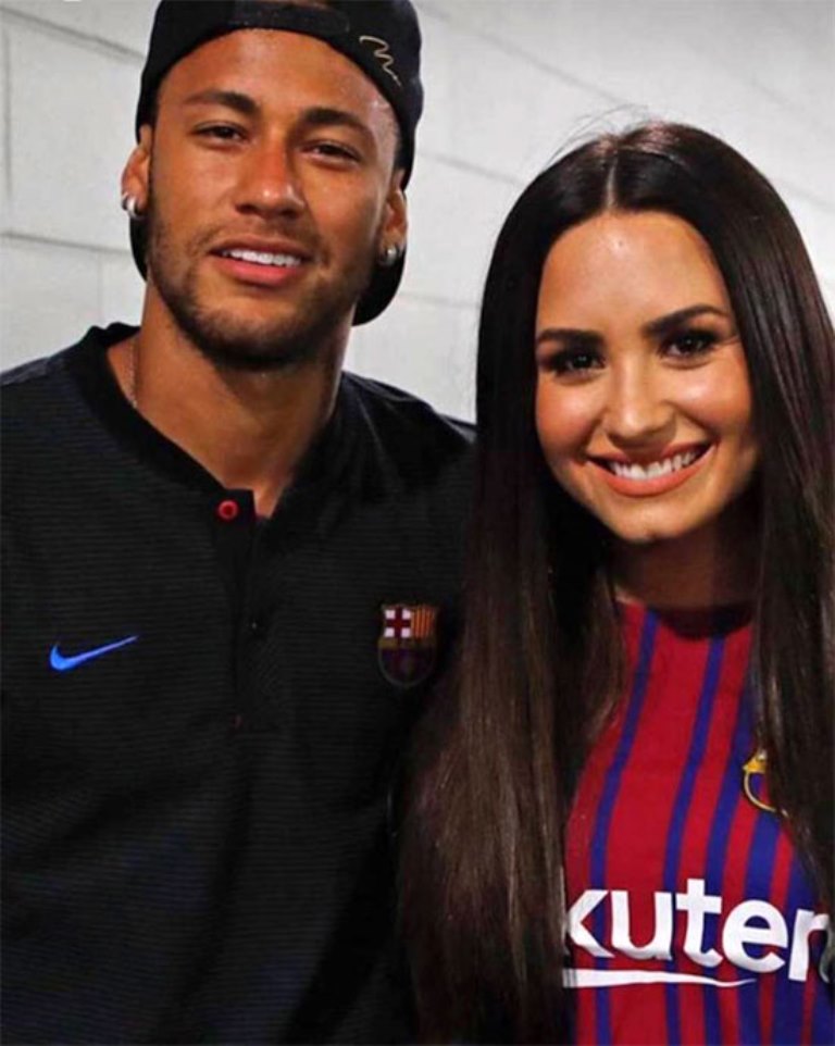 Hậu đại chiến, Neymar hẹn hò với ca sĩ Demi Lovato - Bóng Đá