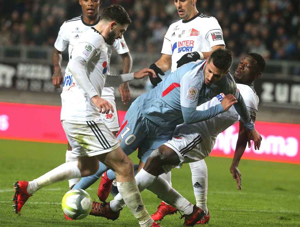Fan Monaco 'chết lặng' nhìn đội nhà chia điểm với Amiens - Bóng Đá