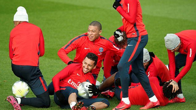 Buổi tập rộn tiếng cười của PSG trước trận Troyes - Bóng Đá