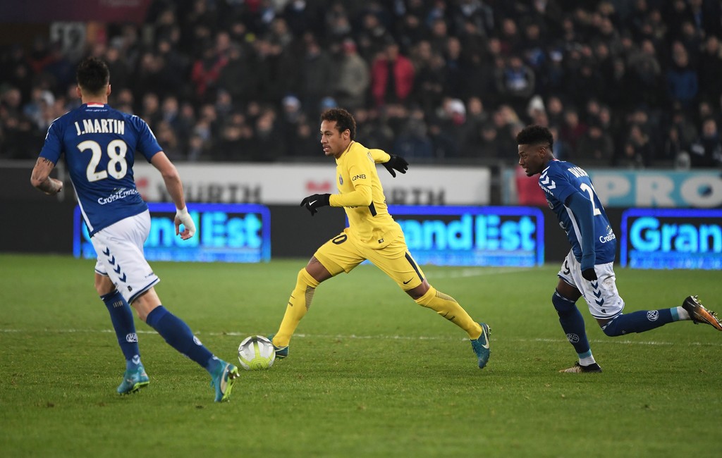 Neymar ngỡ ngàng nhìn PSG nhận thất bại gây sốc trước Strasbourg - Bóng Đá