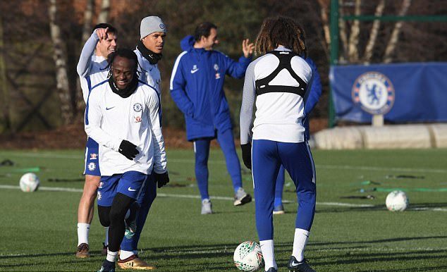 Michy Batshuayi mừng ra mặt khi được HLV Conte hứa trao cơ hội - Bóng Đá