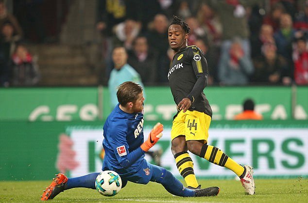 Michy Batshuayi lập cú đúp và kiến tạo ngay trận ra mắt Dortmund - Bóng Đá