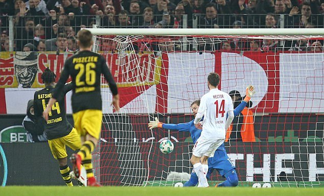 Michy Batshuayi lập cú đúp và kiến tạo ngay trận ra mắt Dortmund - Bóng Đá