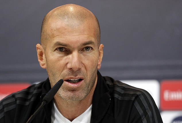 Zinedine Zidane trầm tư trước ma trận tin đồn - Bóng Đá