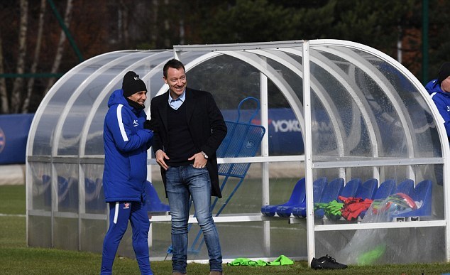 John Terry trở lại Chelsea, theo sát đồng đội cũ tập luyện - Bóng Đá