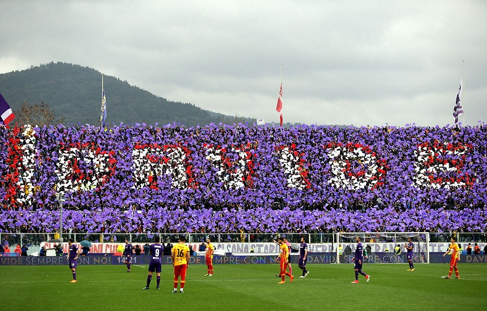 Trận Fiorentina - Benevento dừng lại ở phút 13 để tưởng nhớ Davide Astori  - Bóng Đá