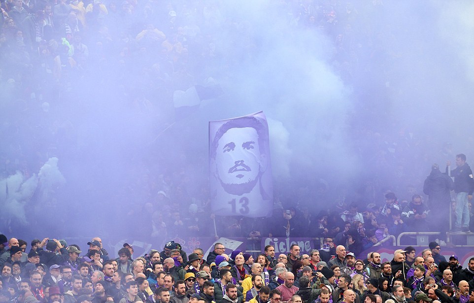 Trận Fiorentina - Benevento dừng lại ở phút 13 để tưởng nhớ Davide Astori  - Bóng Đá