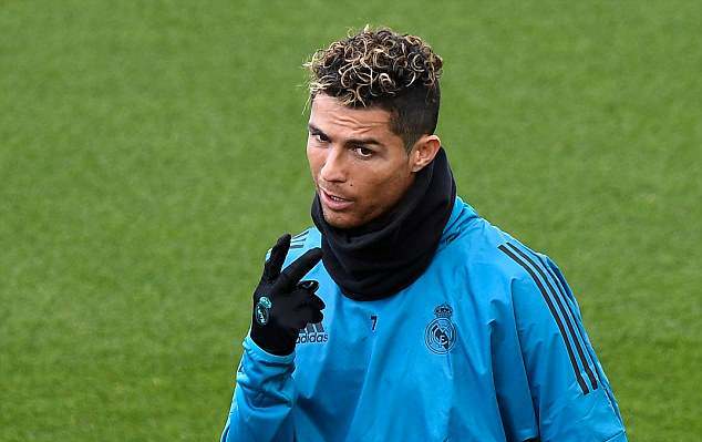 Chờ đón Bayern, Ronaldo ra ám hiệu lạ - Bóng Đá
