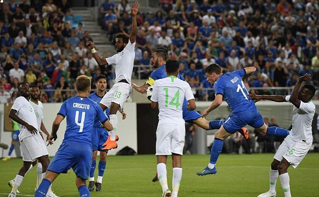 Balotelli ghi bàn giúp Italia đánh bại Saudi Arabia - Bóng Đá