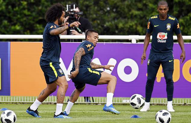Nguy cho Brazil: Neymar không thể tập luyện, nguy cơ lỡ trận Croatia - Bóng Đá