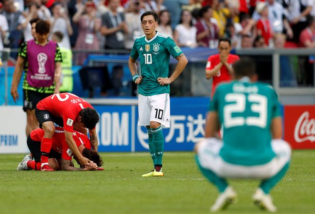 HLV Joachim Low nói gì về màn trình diễn của Mesut Ozil?