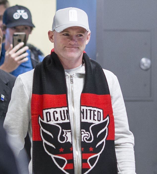 Cảnh sát 'bở hơi tai' bảo vệ Rooney trên đất Mỹ - Bóng Đá