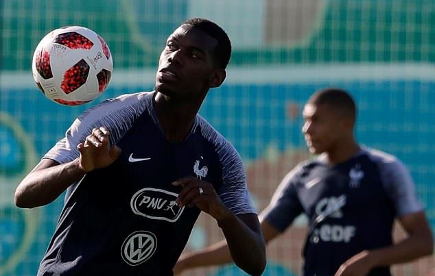 Trổ tuyệt kĩ, Pogba khiến đồng đội nhìn không chớp mắt