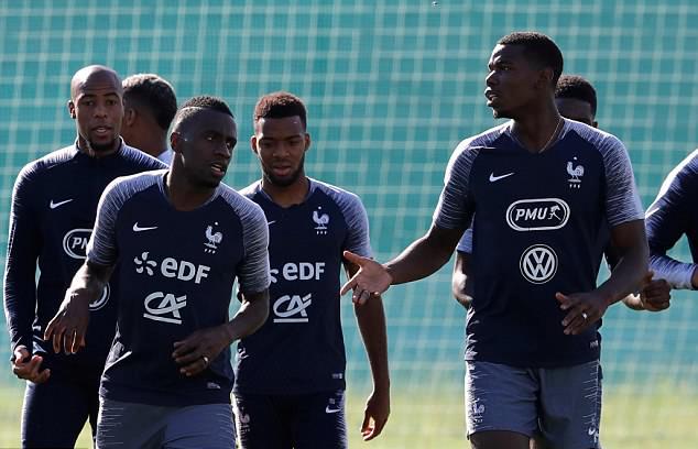 Trổ tuyệt kĩ, Pogba khiến đồng đội nhìn không chớp mắt - Bóng Đá