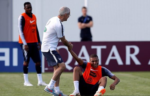 Trổ tuyệt kĩ, Pogba khiến đồng đội nhìn không chớp mắt - Bóng Đá