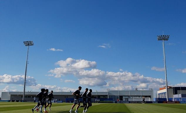 Trổ tuyệt kĩ, Pogba khiến đồng đội nhìn không chớp mắt - Bóng Đá