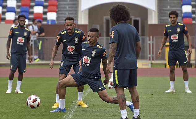Con trai Neymar tới sân - Bóng Đá
