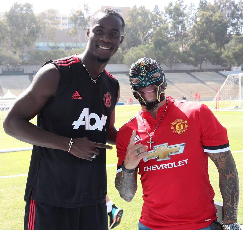 Siêu sao WWE Rey Mysterio mang mặt nạ đột nhập nơi tập luyện của Man Utd - Bóng Đá