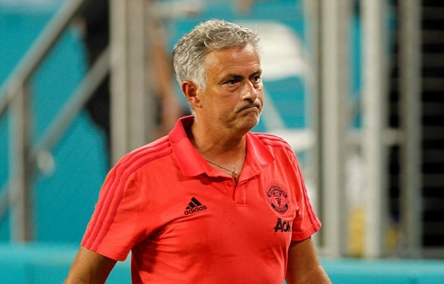 Mua sắm cũng không giải quyết được vấn đề của Man Utd 