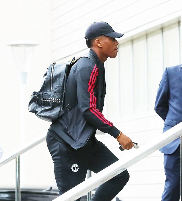 Man Utd đến khách sạn Lowry - Bóng Đá