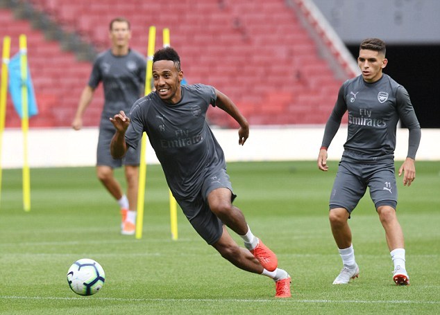 Tiếp Man City, HLV Emery đưa ra quyết định chưa từng có - Ảnh, Welbeck - Bóng Đá