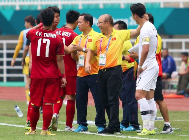 U23 Việt Nam thua vì Son Heung-min nghe lén chiến thuật của HLV Park Hang-seo? - Bóng Đá