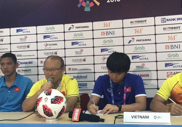 HLV Park Hang-seo an ủi U23 Việt Nam - Bóng Đá