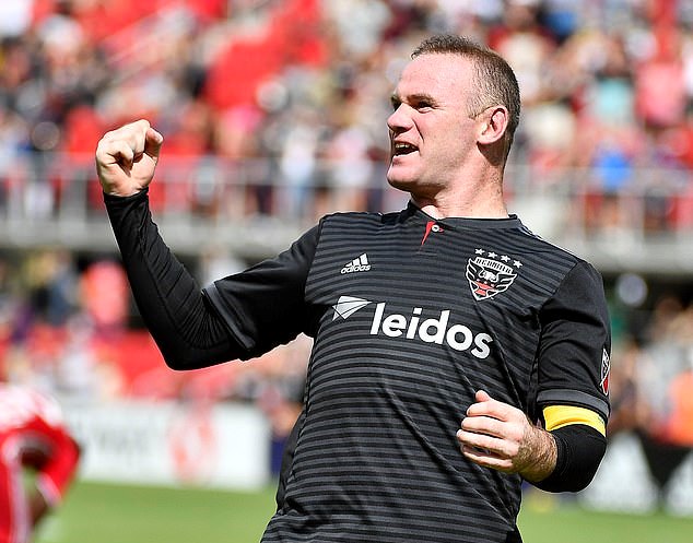 Hat-trick của Wright-Phillips che mờ bàn thắng đẳng cấp của Rooney - Bóng Đá