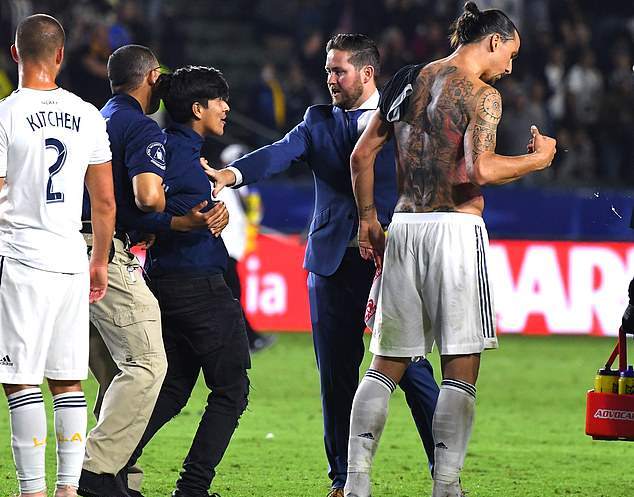 Lập cú đúp cho La Galaxy, Ibrahimovic cởi áo khoe hình xăm cực chất - Bóng Đá