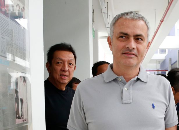 Quyết mua lại Man Utd, tỉ phú Singapore tìm cách đẩy Mourinho 'ra đường'
