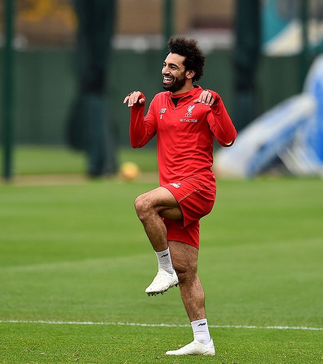 Liverpool tập luyện, Salah làm trò - Bóng Đá